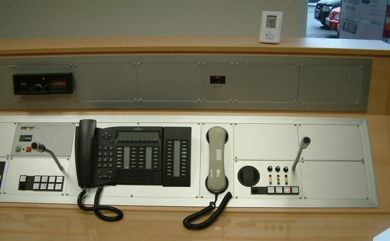 Die Telefonanlage stammt nicht aus unserem Hause, hier wäre weniger mehr gewesen!