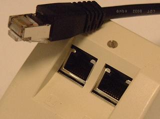 RJ-45 mit Abschirmung Western oder Würfelstecker